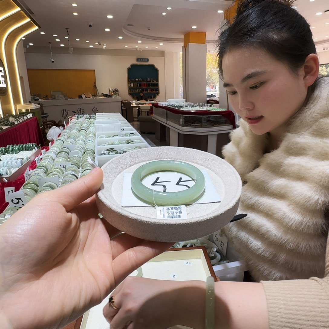 和田玉未镶嵌手镯08