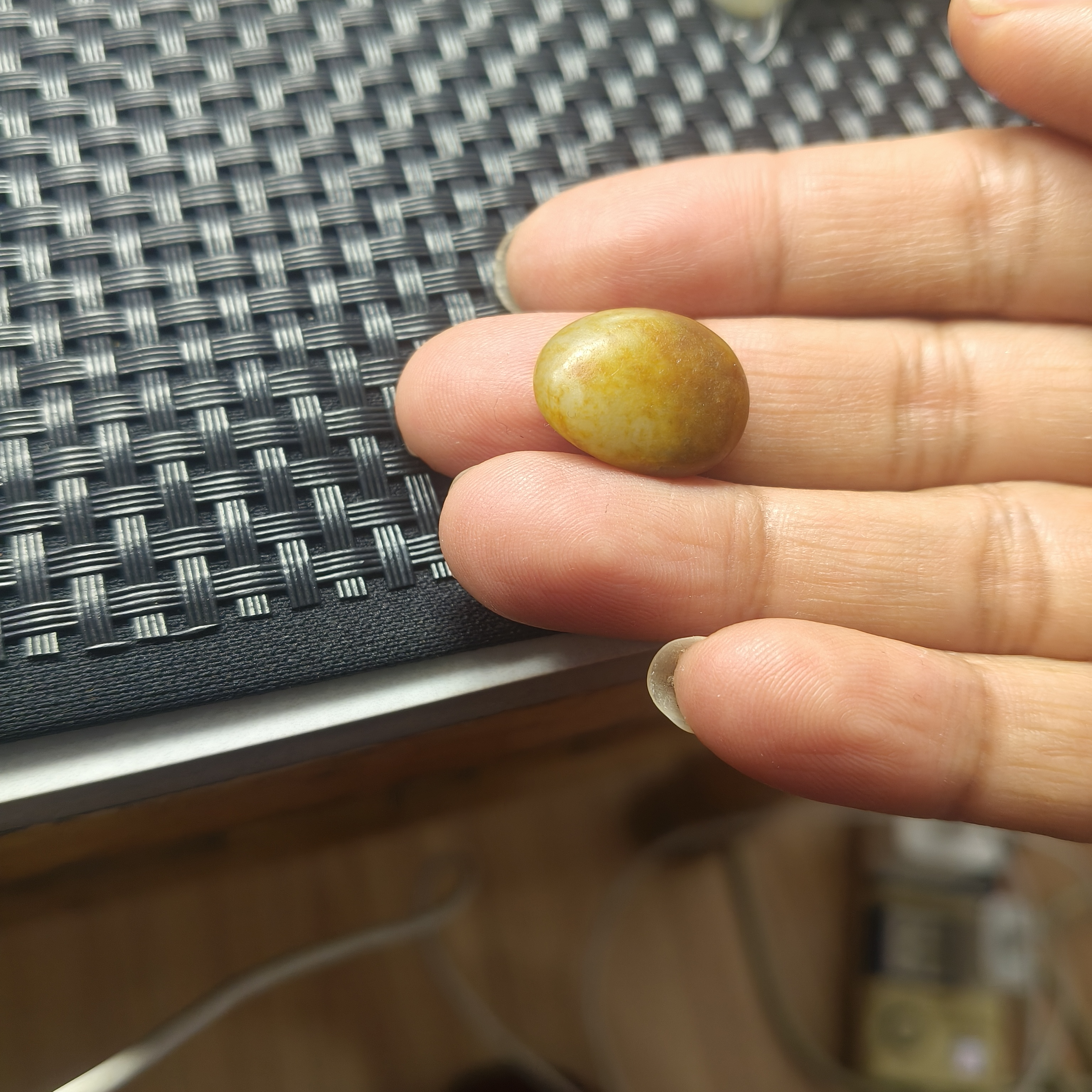 和田玉天然原石真皮小吊坠休闲百搭