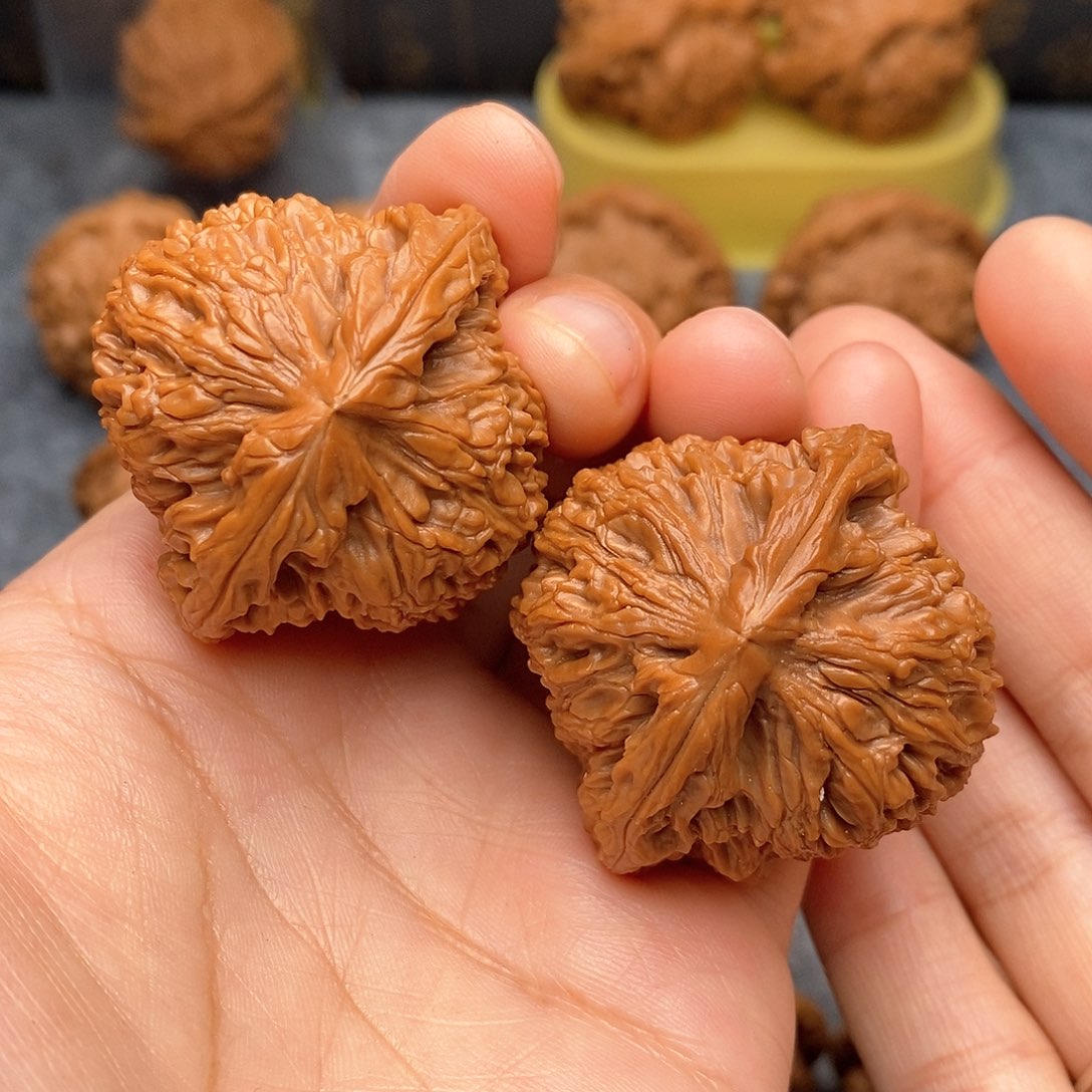 文玩核桃把件红皮南疆42全品