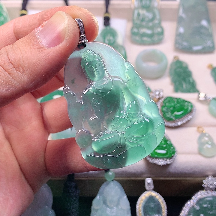 翡翠颈饰未镶嵌翡翠