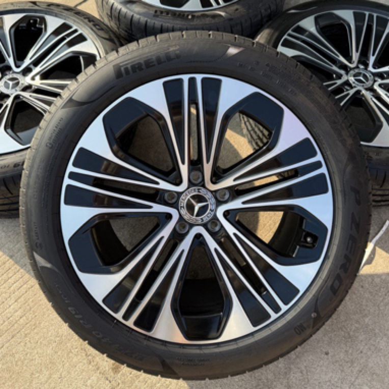 奔驰e300，19寸轮毂