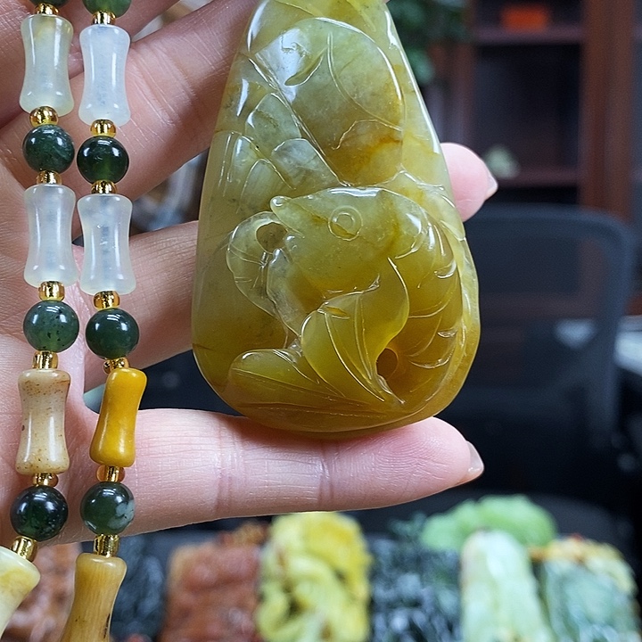 蛇纹石玉未镶嵌吊坠