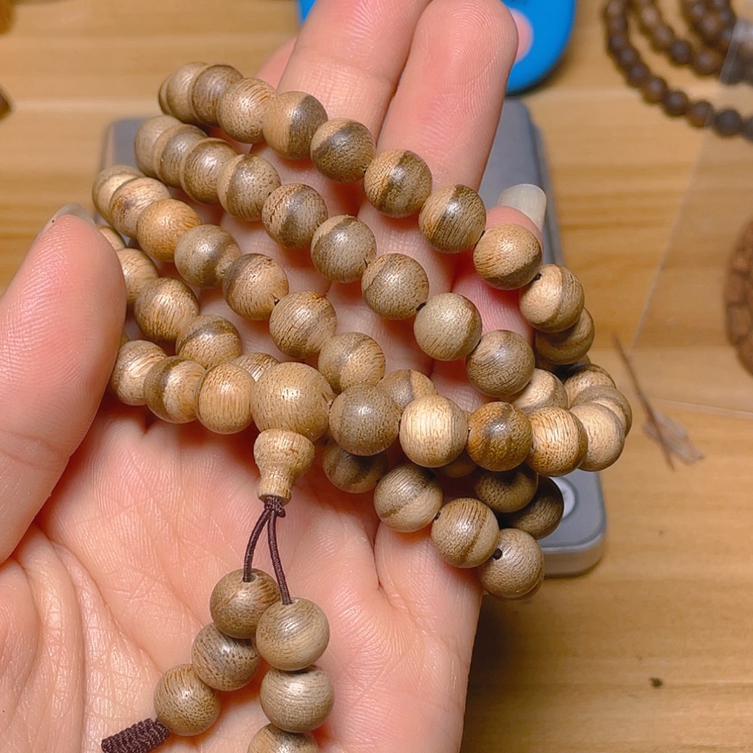 伊***翁沉香达拉干多圈手串19.8克