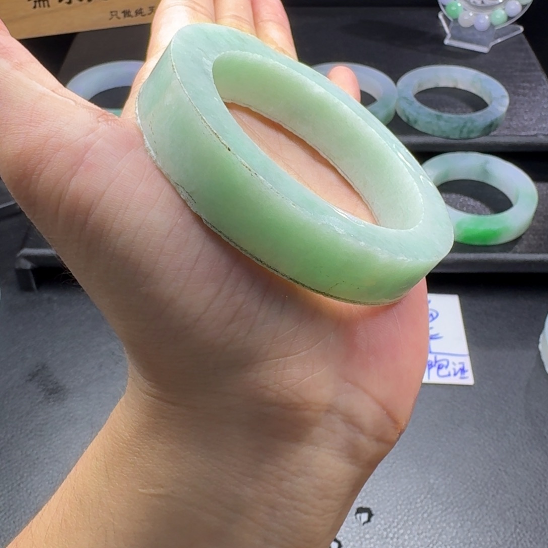 定制翡翠未镶嵌手镯