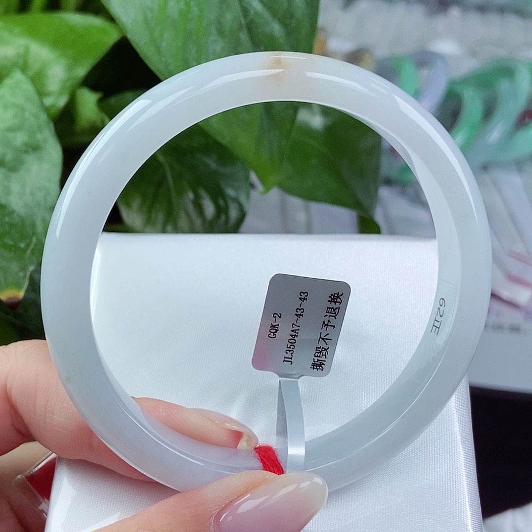 翡翠手镯未镶嵌致*春61圈口