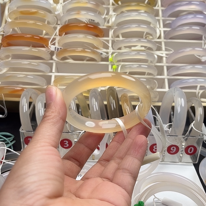 ****乐玛瑙/玉髓手镯未镶嵌51