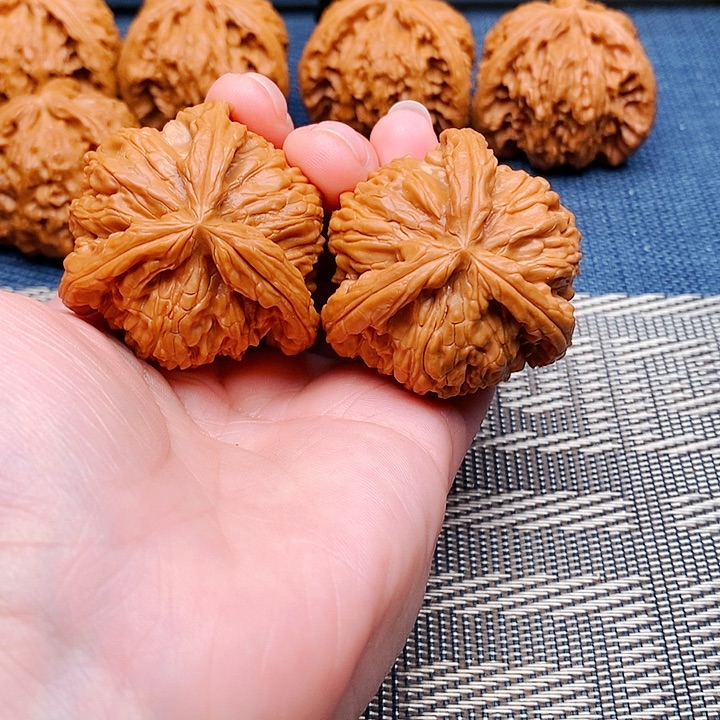 唐***词吊坠文玩核桃三棱