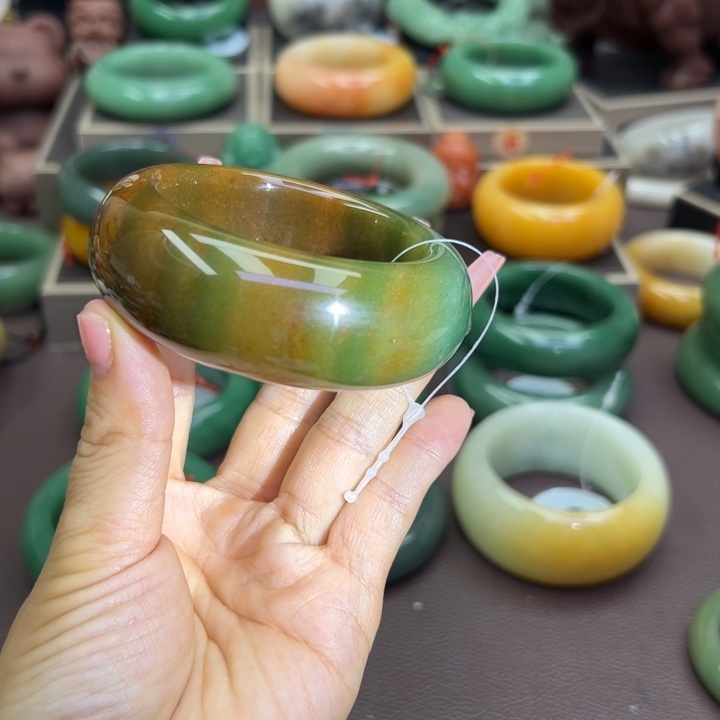 未镶嵌手镯石英岩玉