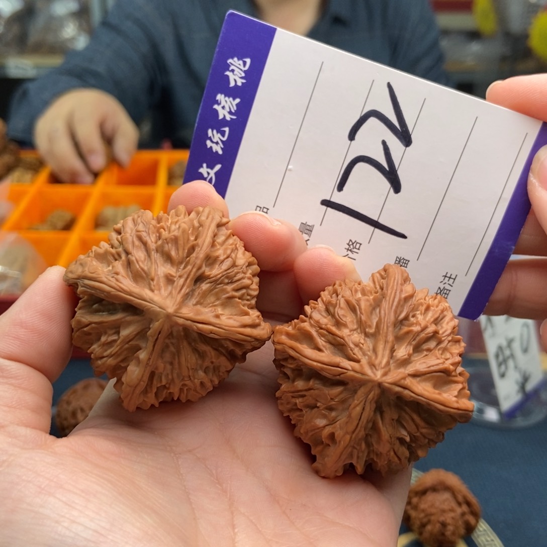 文玩核桃吊坠48四棱