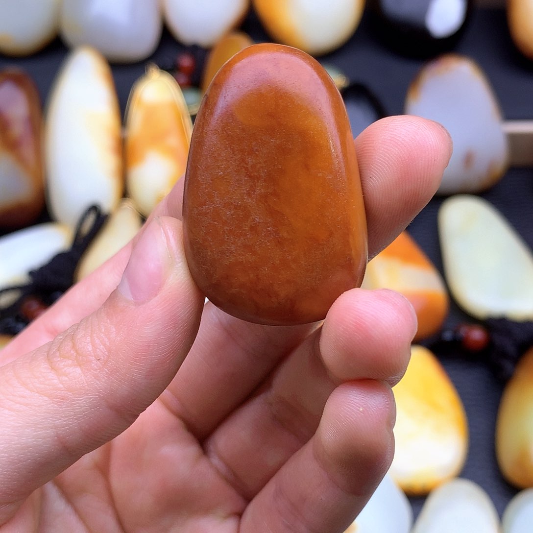 和田玉未镶嵌把件