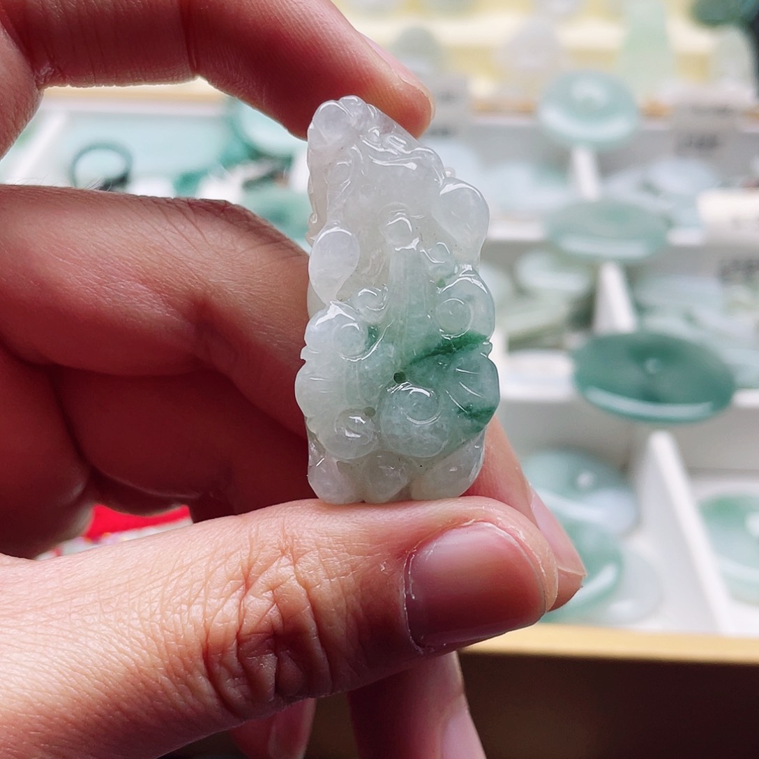 翡翠颈饰未镶嵌天然翡翠