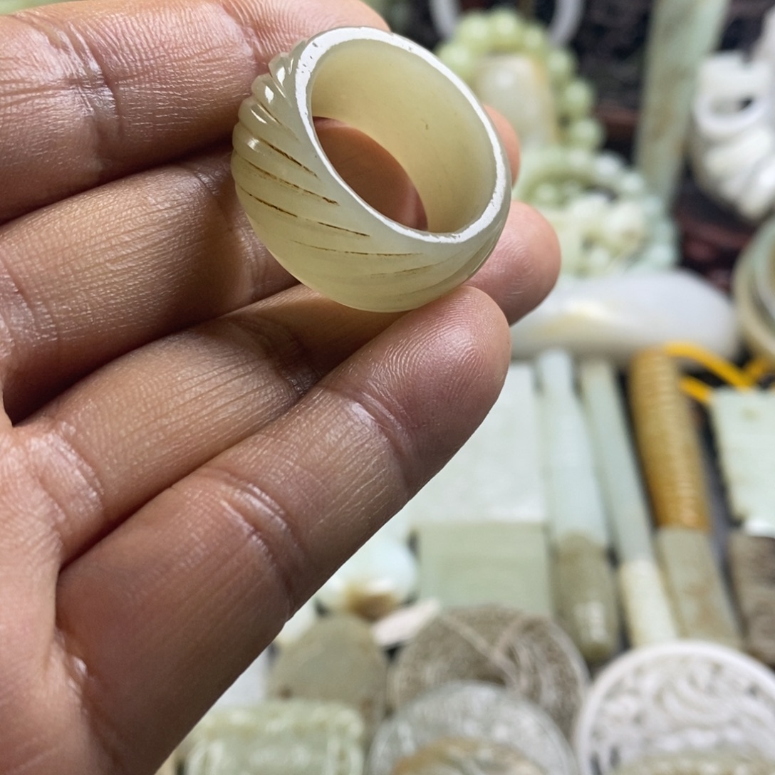 和田玉（糖玉）未镶嵌颈饰