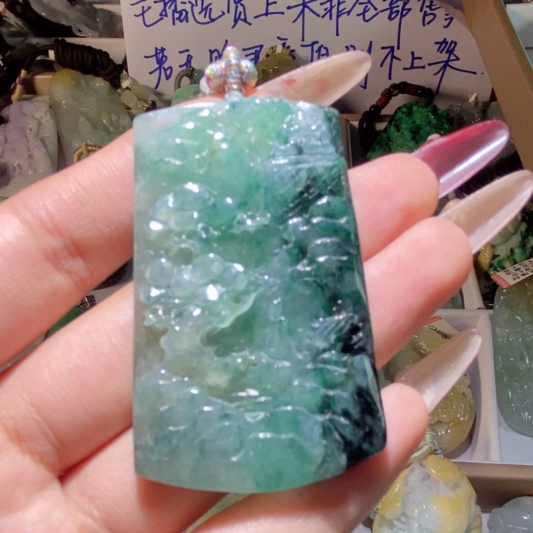 翡翠颈饰未镶嵌翡翠