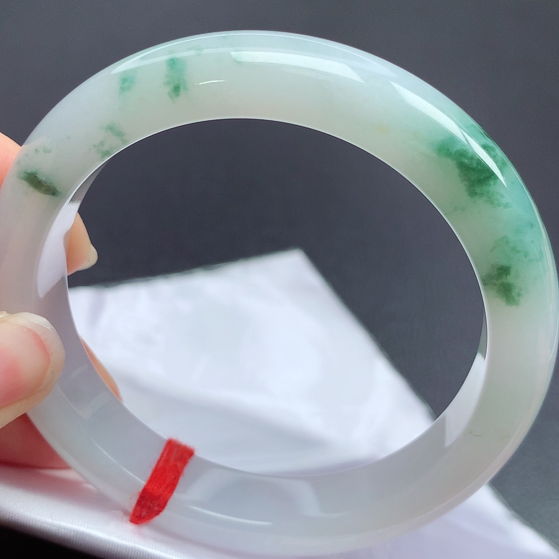 翡翠手镯未镶嵌l n n n n n n n