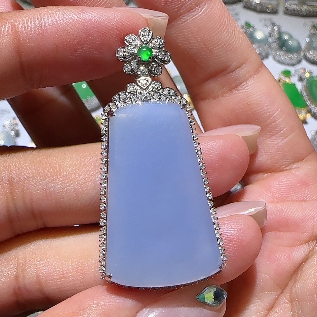 【闪购商品】翡翠18K金镶嵌颈饰安*天然