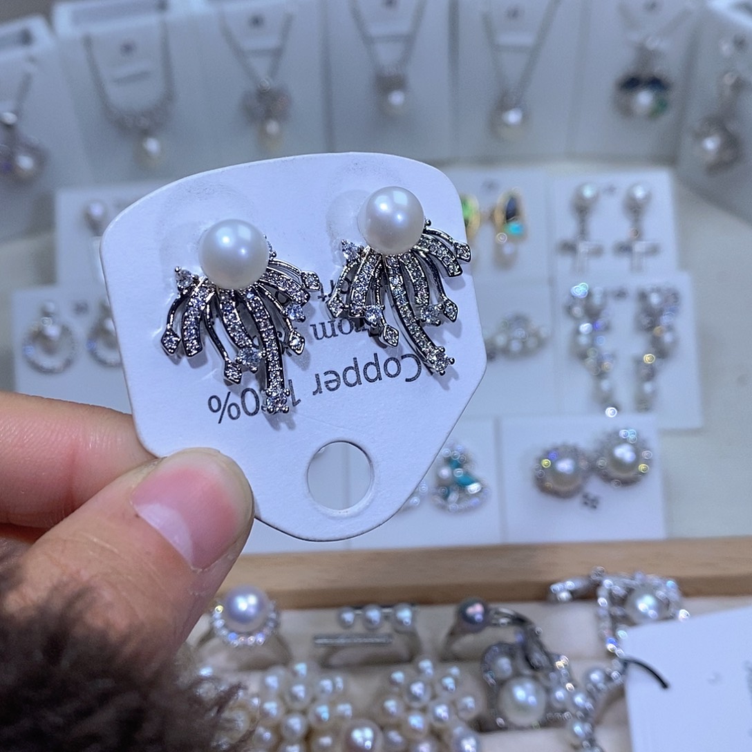 淡水珍珠耳饰未镶嵌