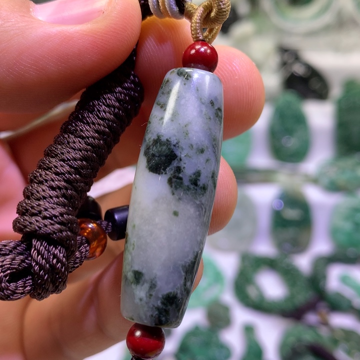 独山玉未镶嵌颈饰