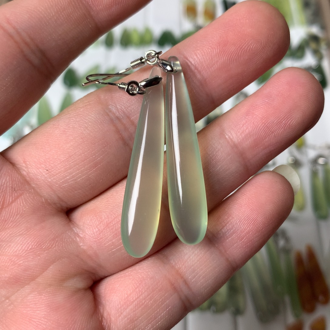 蛇纹石玉耳环未镶嵌