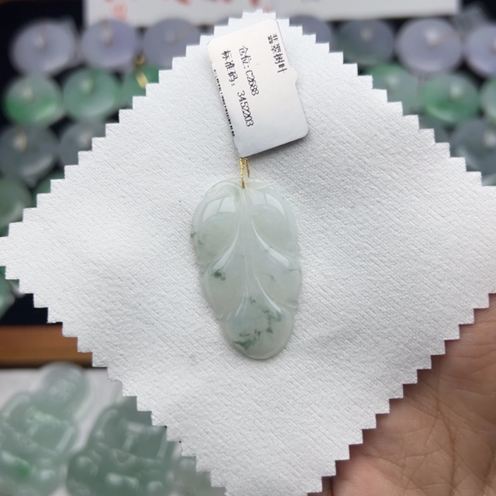 颈饰未镶嵌翡翠树叶