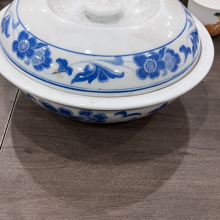 釉下五彩的瓷器和，