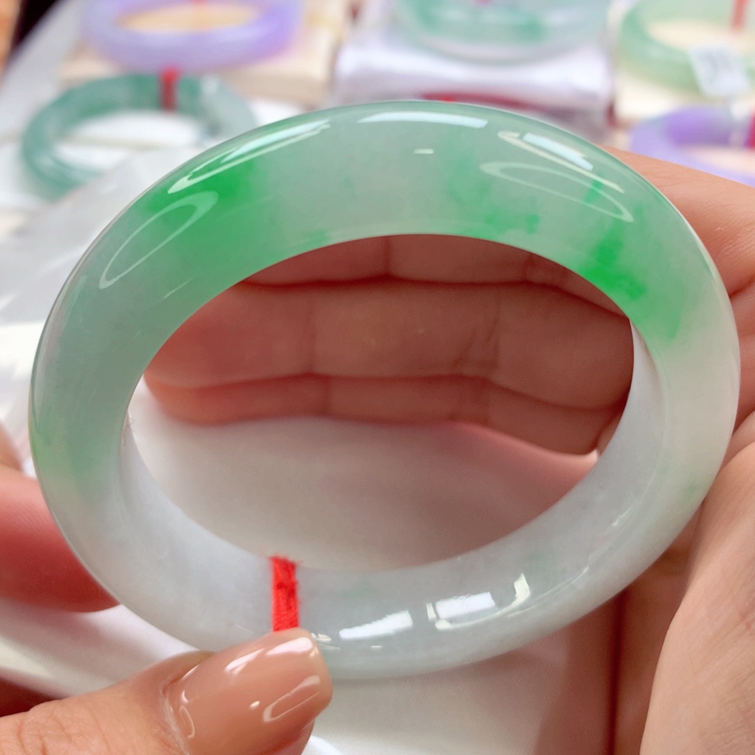 翡翠手镯未镶嵌师妹