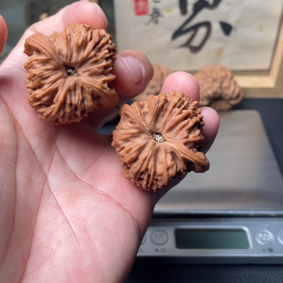 冬***季文玩核桃吊坠南疆石