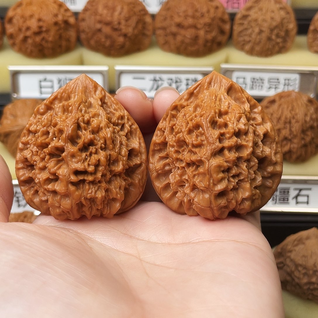 文玩核桃吊坠官帽44尺357