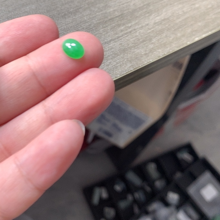 翡翠颈饰未镶嵌蛋面