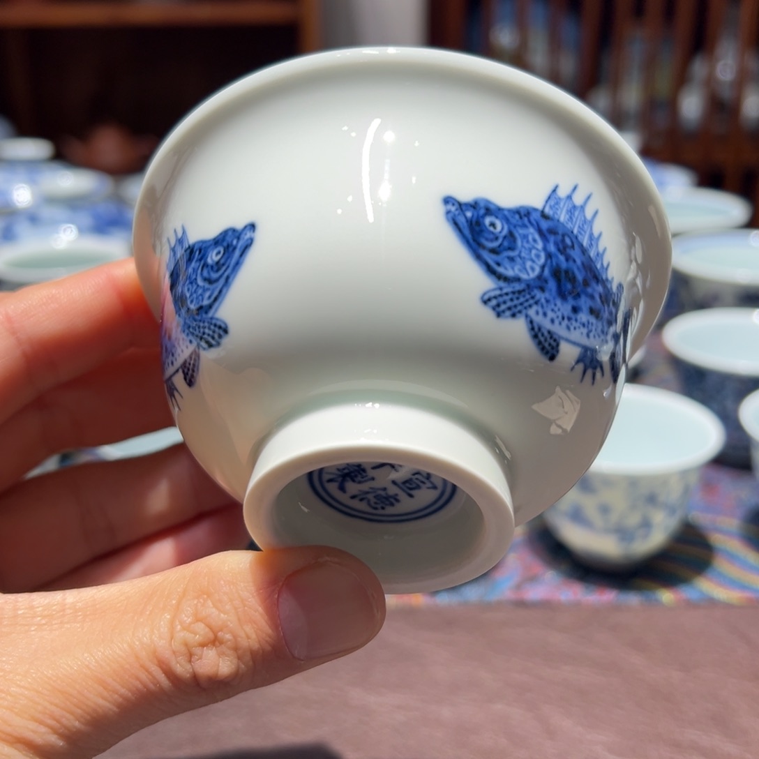 杯青花四面鳜鱼压手杯口径约9.5厘米