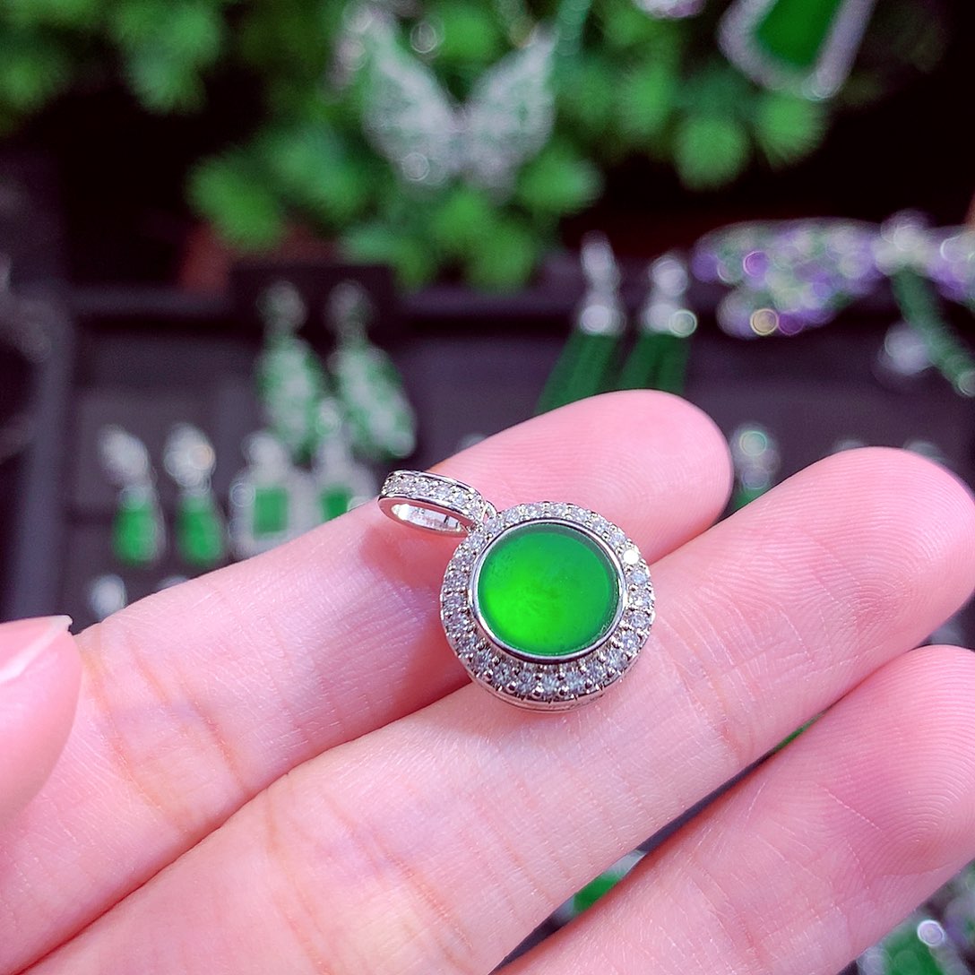 颈饰未镶嵌翡翠天然