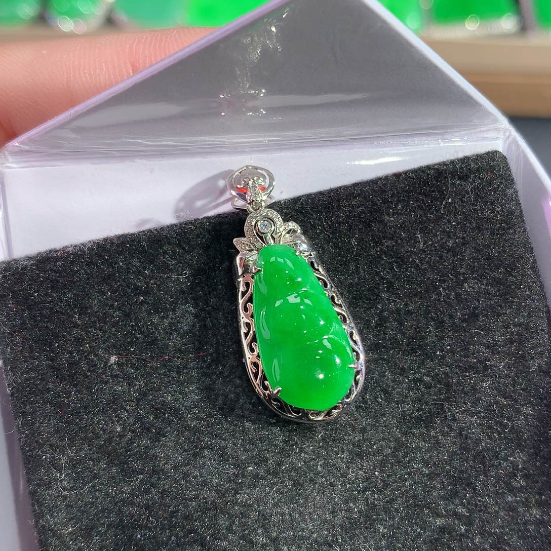 翡翠吊坠(赠链)18K金镶嵌