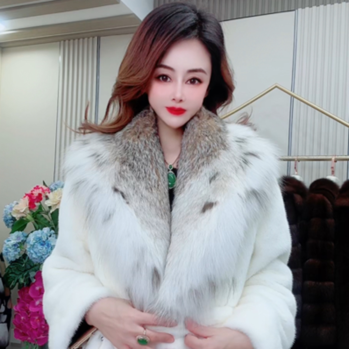 1389皇家贵夫人水貂冬新款时尚白色毛领皮草大衣RJ-衣长120cm