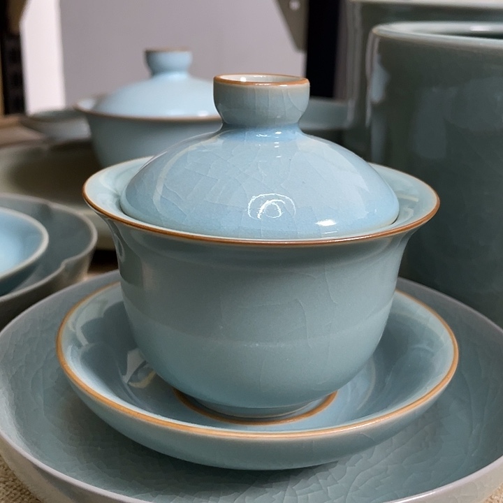 盖碗天蓝元宝三才釉色微差别