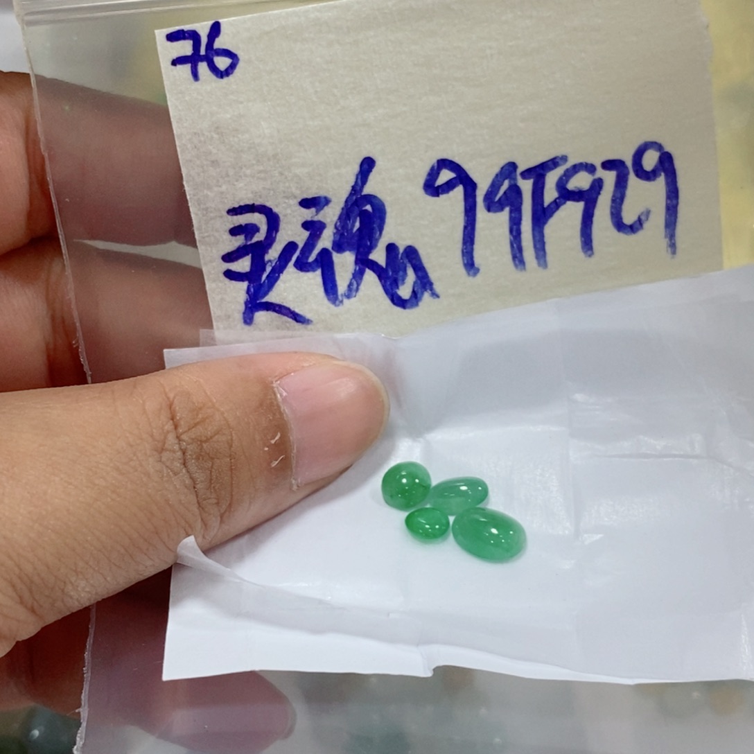 灵***魂定制翡翠未镶嵌不