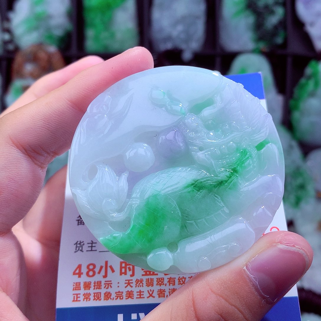 翡翠未镶嵌颈饰挂件