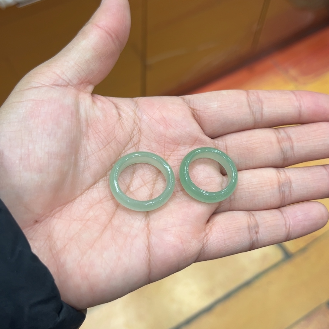 东陵石未镶嵌戒指