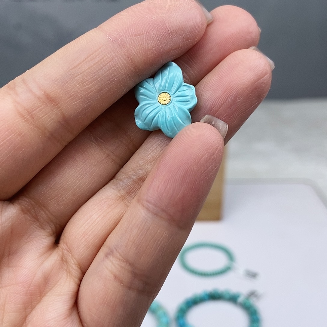 绿松石未镶嵌珠宝奇石