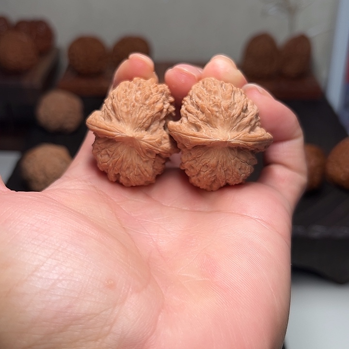 把件文玩核桃原桩血麒麟半壁