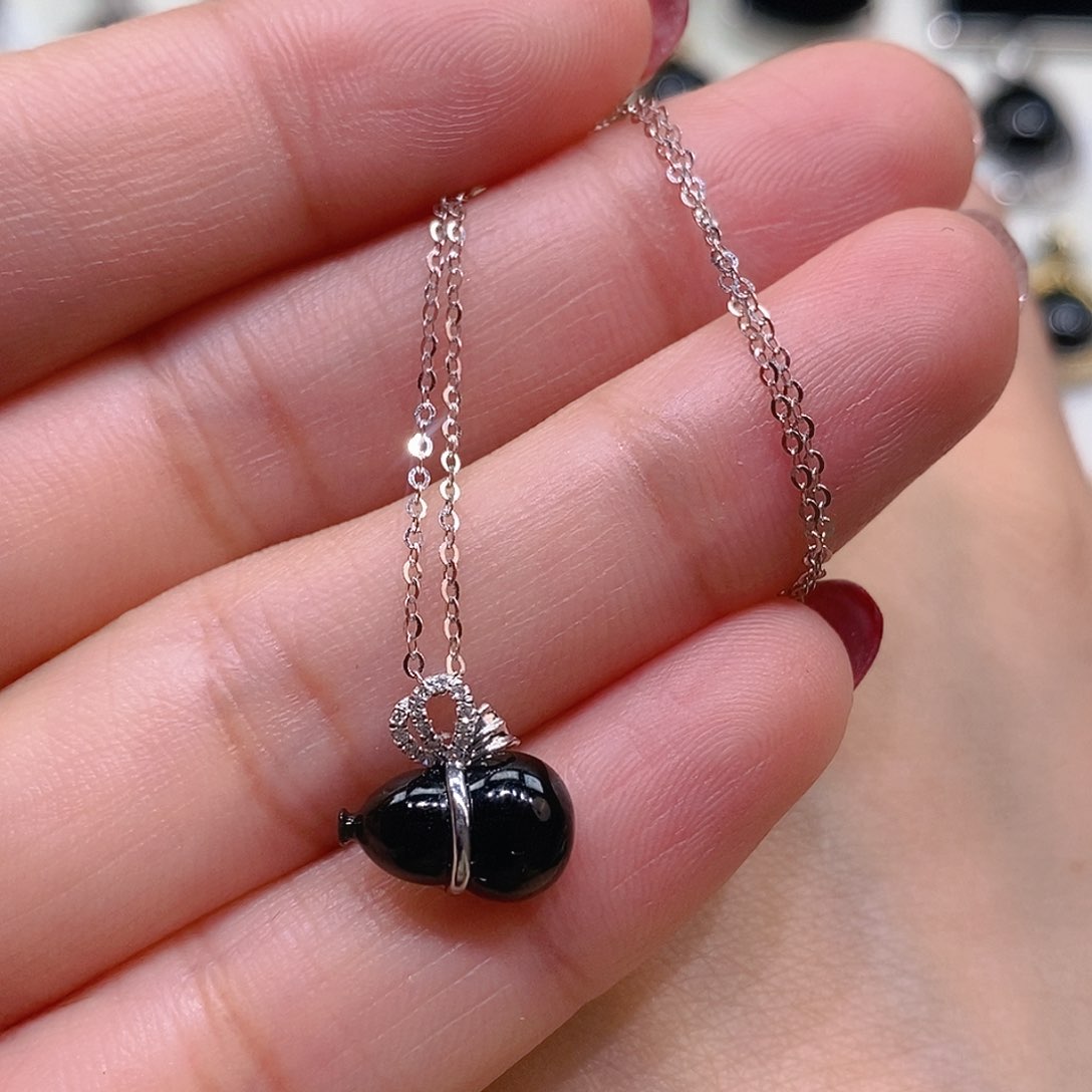 翡翠颈饰18K金镶嵌吊坠