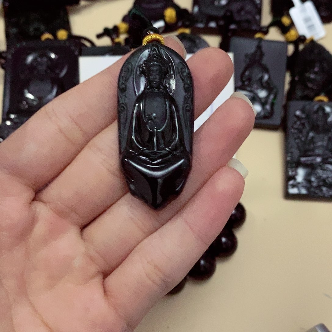 翡翠挂件未镶嵌翡翠