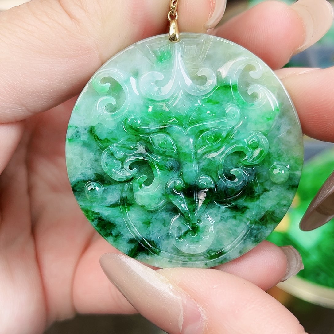 翡翠颈饰18K金镶嵌吊坠