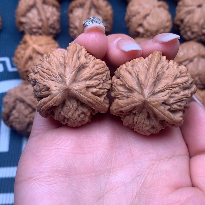 文玩核桃吊坠一**花御龙