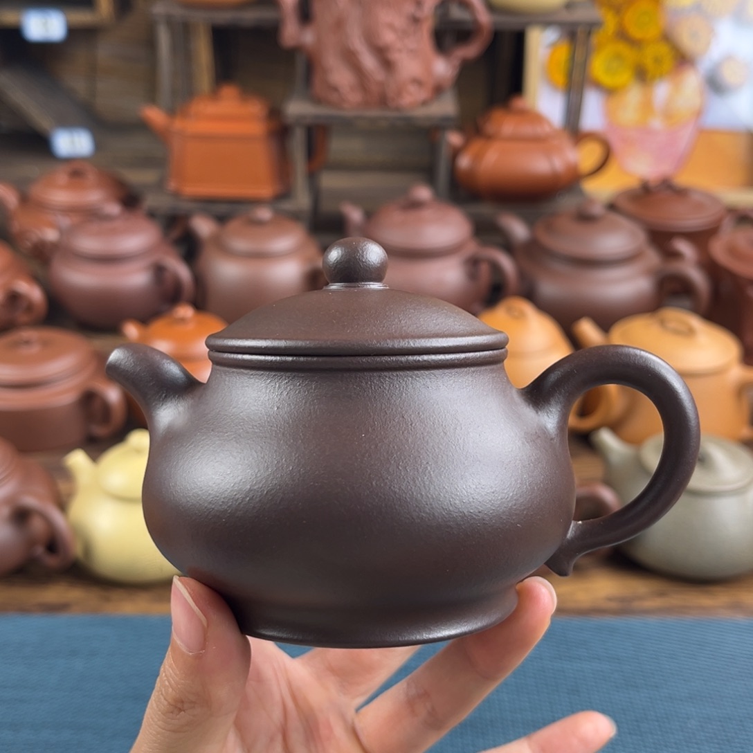 紫砂茶壶手工制作工艺精湛