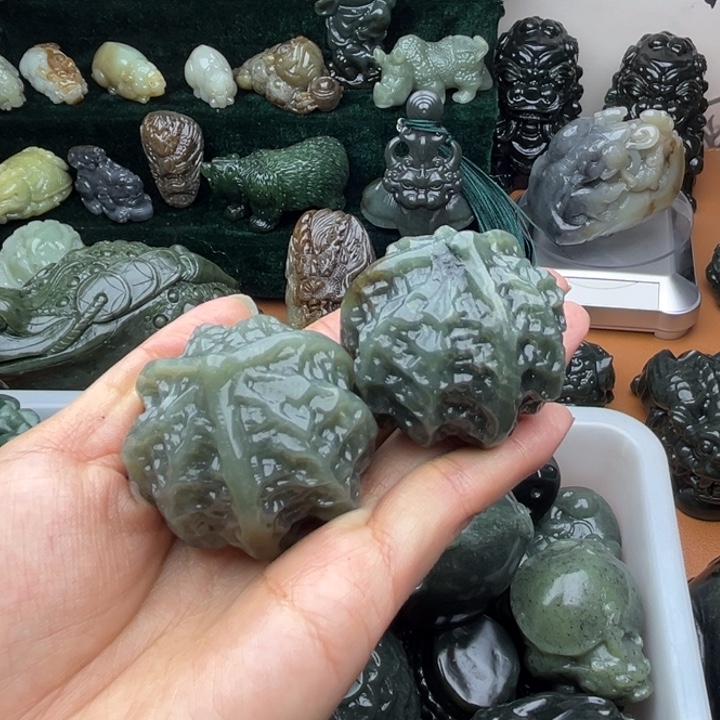 和田玉未镶嵌把件