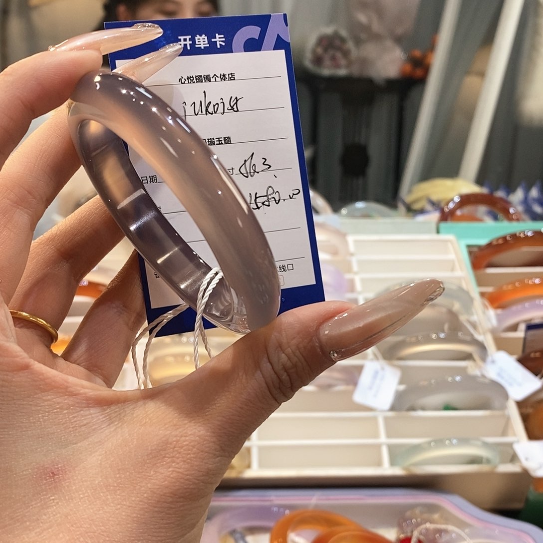 玛瑙/玉髓手镯未镶嵌i****s