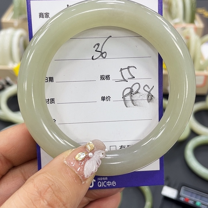 和田玉手镯未镶嵌临****店