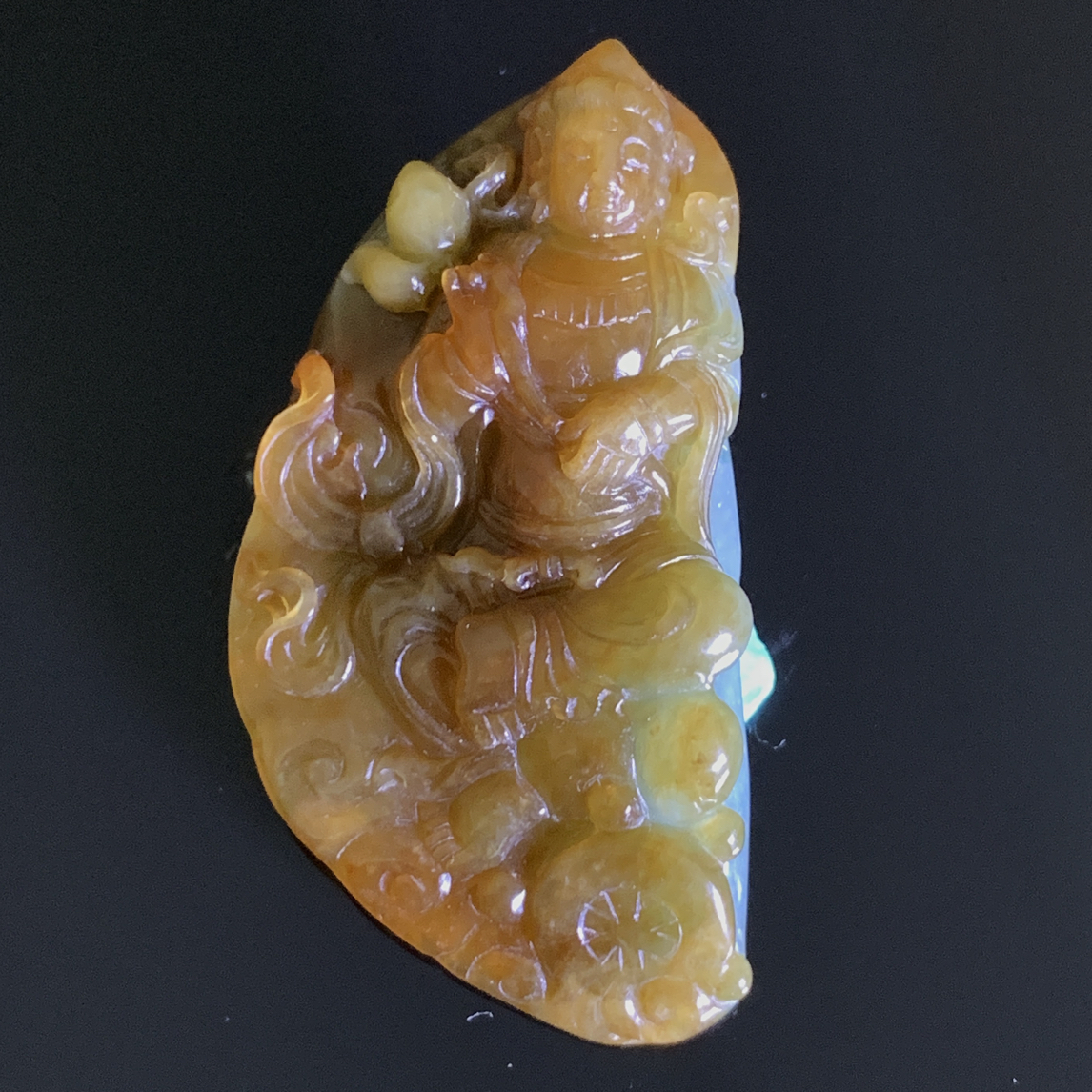 翡翠挂件 观音  油润质地 精雕细琢  俏色巧雕 尺寸51/26.5/9.9