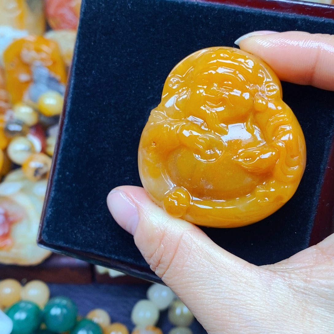 石英质玉（黄龙玉）颈饰未镶嵌