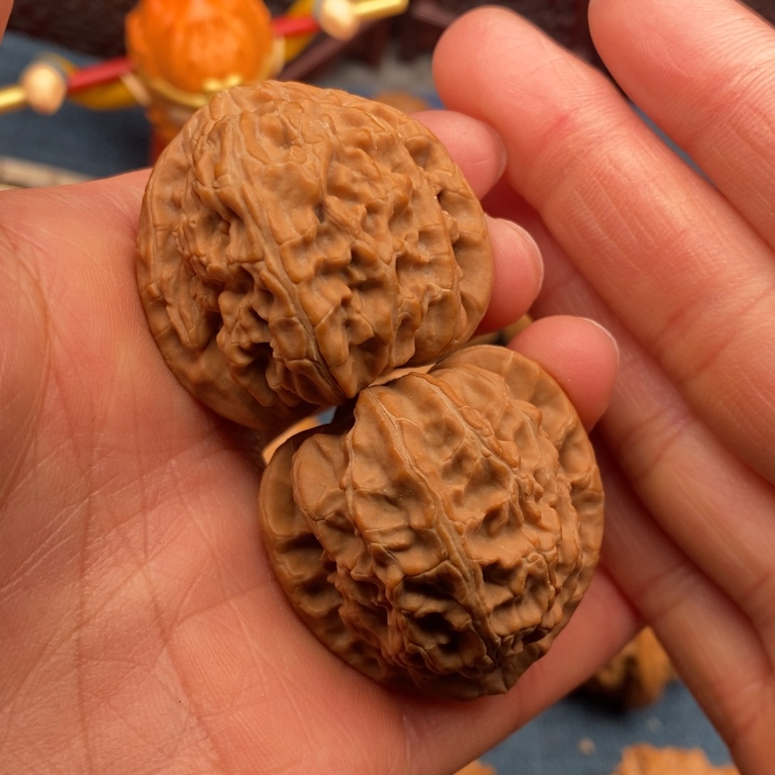 文玩核桃把件36全品三角白