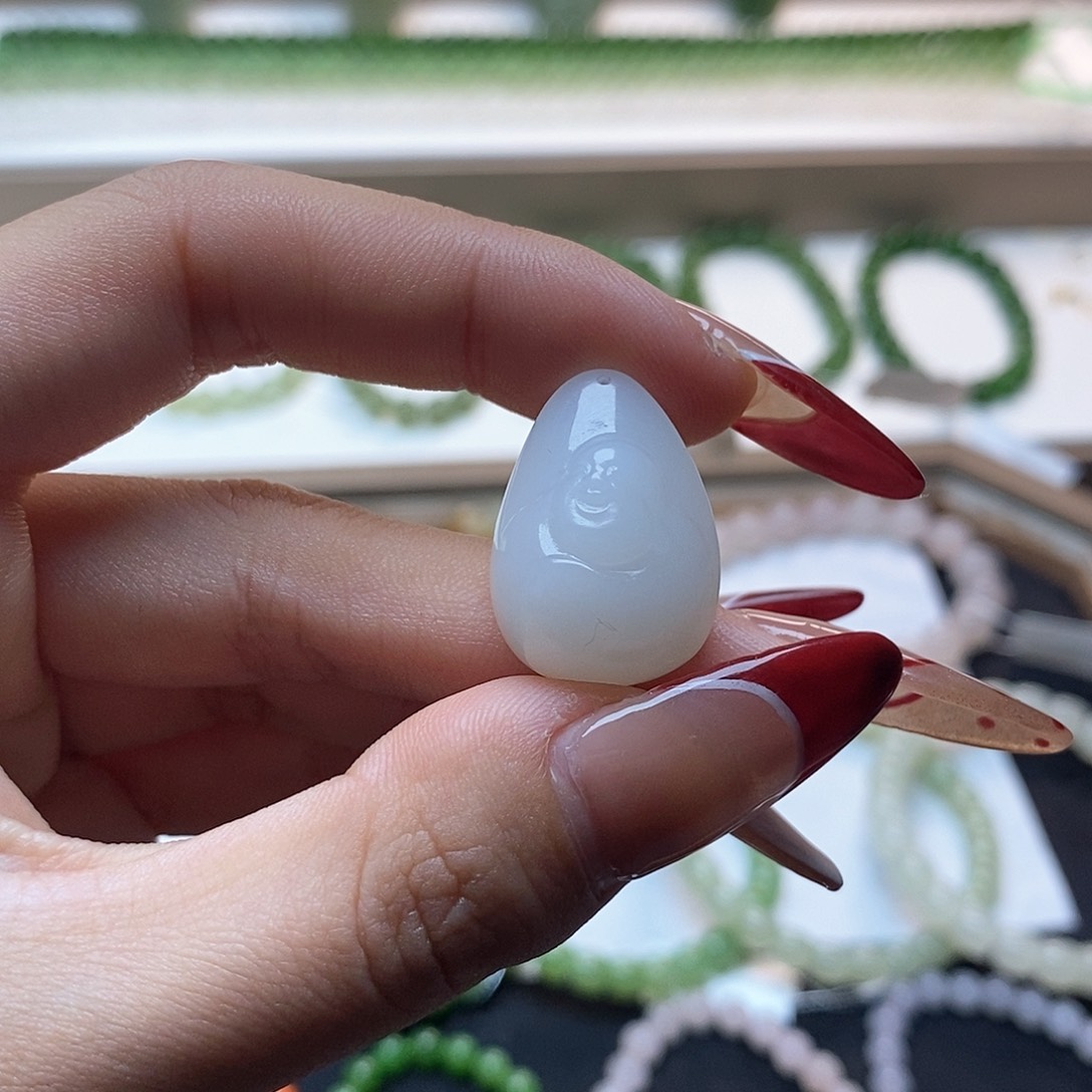 和田玉颈饰未镶嵌羊脂白佛公